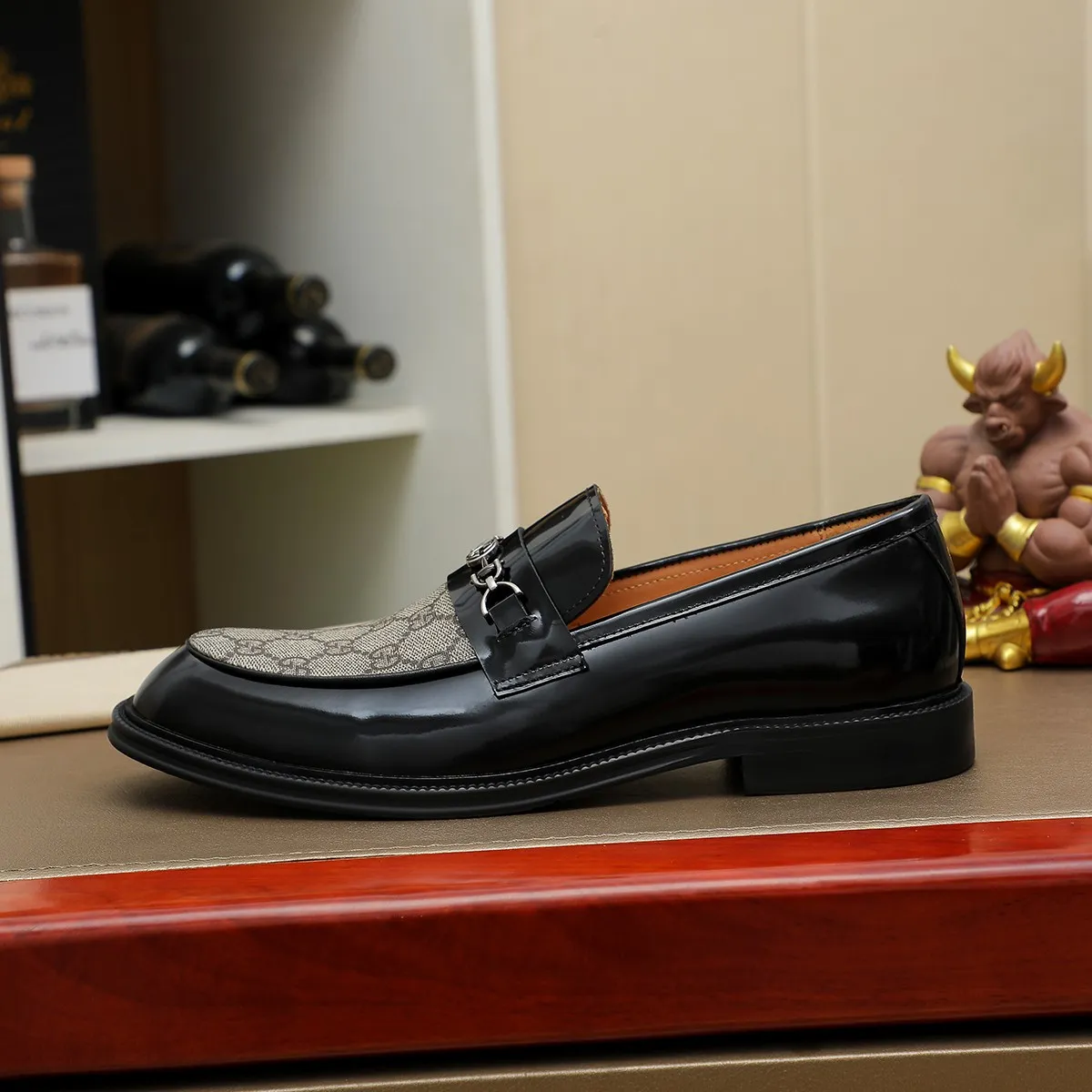 Men's shoes 💰460 💰💰Gucci official website men's business formal leather shoes update💥Hong Kong counters synchronize new styles💥completely one to one replica shipment👍zero difference in counter quality 0⃣️all made of imported first-layer cowhide on the outside with original hardware buckles➕water-dyed🐂leather lining production, color, code matching 39-44 (customized at 38.45.46)……